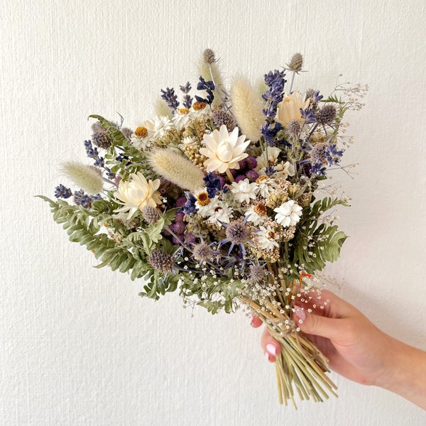 Bouquet de mariée de fleurs séchées, bouquets de demoiselles d'honneur, pièce maîtresse de vase, composition florale, chardon, blanc et bleu, remplissage de vase