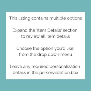 K&ouml;nnte beinhalten: Text auf blauem Hintergrund, der lautet: Dieses Angebot enth&auml;lt mehrere Optionen. Erweitern Sie den Abschnitt &bdquo;Artikeldetails&ldquo;, um alle Artikeldetails zu &uuml;berpr&uuml;fen. W&auml;hlen Sie die gew&uuml;nschte Option aus dem Dropdown-Men&uuml;. Geben Sie alle erforderlichen Personalisierungsdetails im Personalisierungsfeld ein.