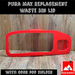Könnte beinhalten: Ein roter Plastik-Ersatzdeckel für einen Pura Max Abfallbehälter. Der Deckel verfügt über einen integrierten Duftpod-Halter mit einem Mesh-Lüftungsgitter.