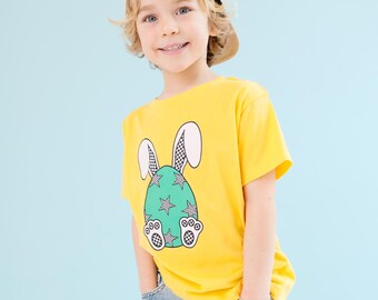 Búsqueda de huevos de Pascua para niños con camiseta de conejito de Pascua