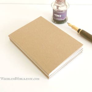 Kraft Journal 3er oder 4er Set, Pocket Notizbuch, A6 Jotters | Praktisches Geschenk für Writer , NaNoWriMo Zubehör | Blanko-Cover, Recyclingpapier