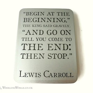 Cadeau Commencer par le commencement, boîte de rangement pour papeterie | Citation de Lewis Carroll Alice, idée cadeau motivante | Boîte de typographie minimaliste