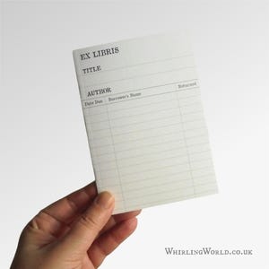 Bibliotheksausweis Buch Journal - A6 Leserückschau Tagebuch, Notizbuch für Ausleihe Ausleihebuch oder Buchclub Notizen & Listen, mit optionalem Aufbewahrungsdosen-Set