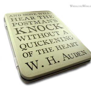 Boîte à lettres A6 - Citation du facteur de Auden Poem | Cadeau pour correspondant, rédacteur | Boîte de rangement pour carte postale A6 avec couvercle à charnière vide, cadeau à envoyer par la poste