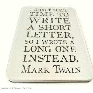 Boîte de rangement pour cartes postales - Mark Twain Quote | Cadeau pour rédacteur, avec carnet d'adresses assorti | Boîte à lettres A6 avec couvercle à charnière, cadeau à envoyer par la poste