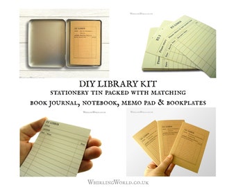 Pode incluir: Um kit de biblioteca DIY com uma caixa de lata, um diário de livros, um caderno, um bloco de notas e ex-libris. O kit inclui um conjunto de ex-libris em branco com o texto "Ex Libris" impresso neles. Os ex-libris são de estilo vintage com um esquema de cores marrom e branco.