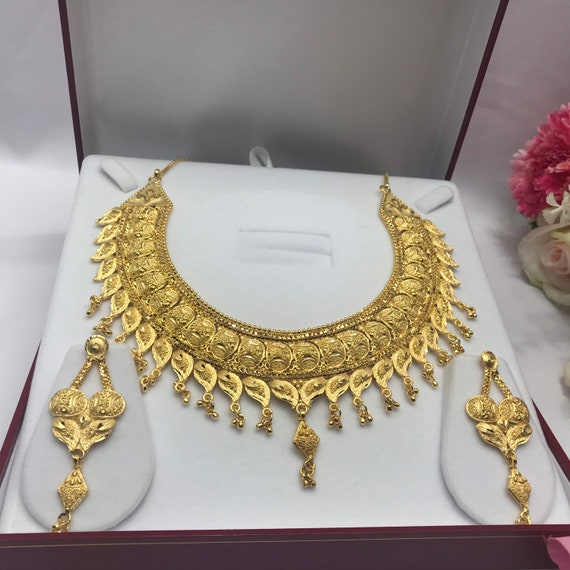 Heavy gold necklace store for wedding
