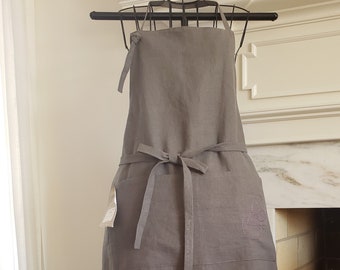 Linen apron, long with pockets and hand embroidery