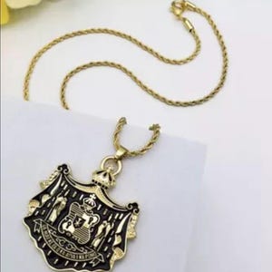 Black Coat of Arms Hawaii Pendant with Gold Plated Rope Chain Necklace