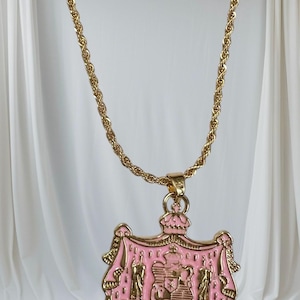 Pink Coat of Arms Hawaii Pendant with Gold Plated Rope Chain Necklace