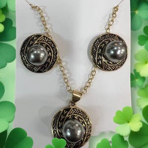 Gold plated circle shell pearl Hawaii necklace earrings Polynesian set