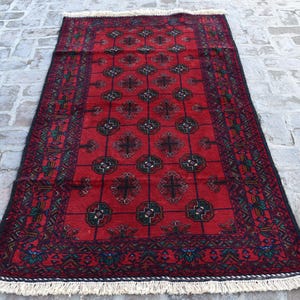 Alfombra geométrica vintage de 1,13 m x 2,05 m, fina alfombra baluchi turcomana, alfombra tribal afgana roja anudada a mano, alfombra oriental, alfombra antigua de 1,20 m x 1,80 m para sala de estar
