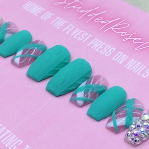 Hot Seat | Fake Nails | Press On Nails | False Nails | Glue On Nails | StuddedRoseNails