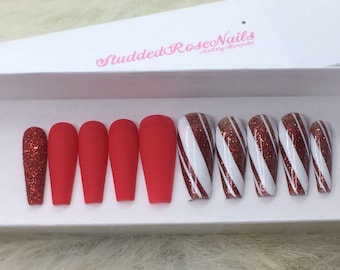 Fiesta de Navidad / Uñas de ataúd / Uñas postizas / Uñas de presión / Uñas postizas / Uñas para pegar / StuddedRoseNails