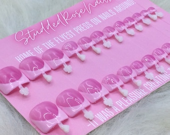 Taffy / Rosa intenso / Toes-On-The-Go / Premere sulle unghie dei piedi / StuddedRoseNails