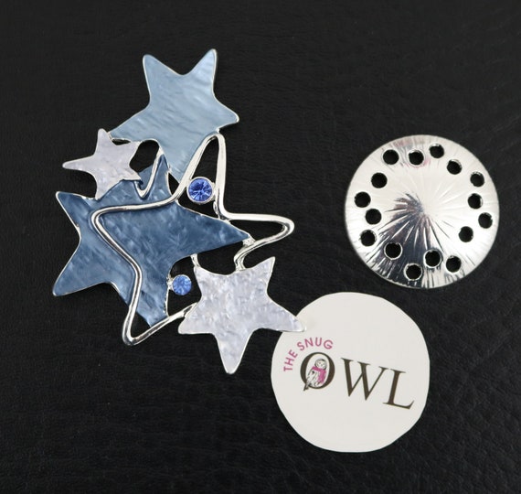 Magnetic Brooch - Star Pattern Christmas Gift Brooches - Blue, Pearl White