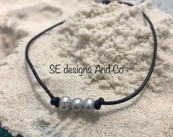 GREY PEARL CHOKER/ Grey Pearl Leather Choker/ 3 Grey Pearl Necklace/ Gray Pearl Beach Choker