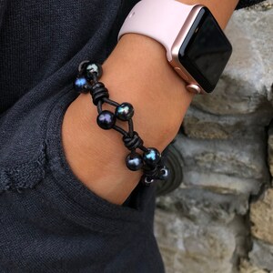 Dark Peacock Pearl Leather Bracelet: Elegant Hand-Crafted Design