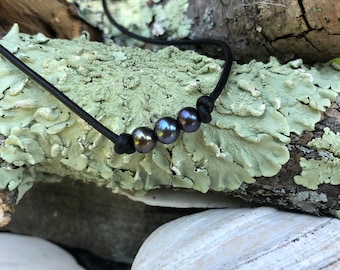 SMALL PEACOCK PEARL Choker/ Pearl Leather Choker/ Pearl Choker/ 3 small pearl choker/ Small Pearl Necklace/ blue purple pearl leather choker