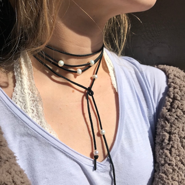 WRAP SUEDE PEARL Necklace/ Infinity Pearl Leather Necklace/ Long Suede Lariat Pearl Wrap Necklace/ Adjustable Wrap Necklace