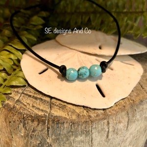 TURQUOISE LEATHER CHOKER/ 3 Turquoise Bead Leather Choker/  Leather Turquoise Choker/ Beach Necklace/ Turquoise Leather Necklace