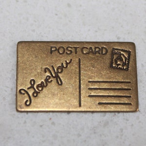 Encantos de tarjetas postales de agradecimiento vintage, hechos originalmente para la marca JJ, suministros de joyería de franqueo 3D de latón de fabricación americana con pátina de bronce envejecido