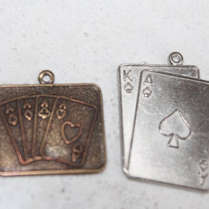 breloques pour cartes à jouer vintage, fabriquées à l'origine pour la marque JJ, fournitures de bijoux pour jeux 3D en laiton patiné bronze vieilli, fabrication américaine
