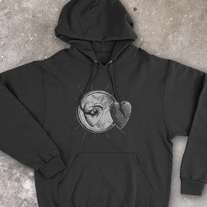 Amor Fati - Der Spiegel - Quarles' Embleme Gravur Druck - Goth Witch Unisex Hoodie