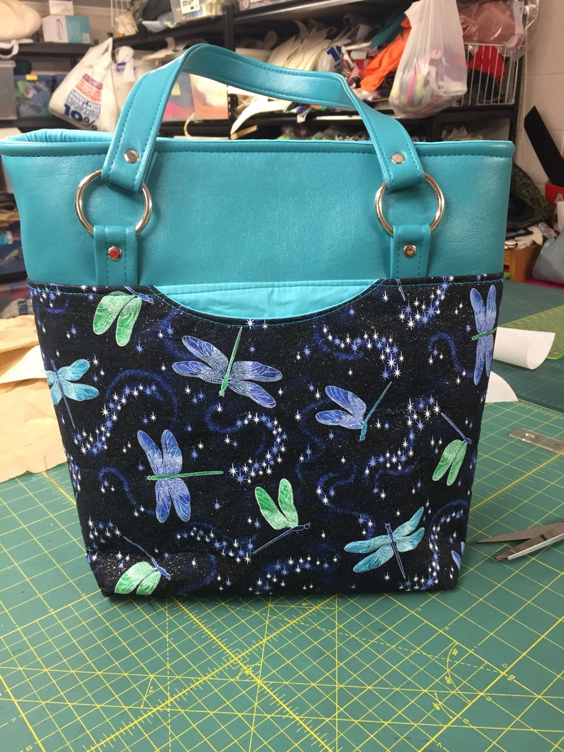Classic Market Tote pattern by Andrie designs