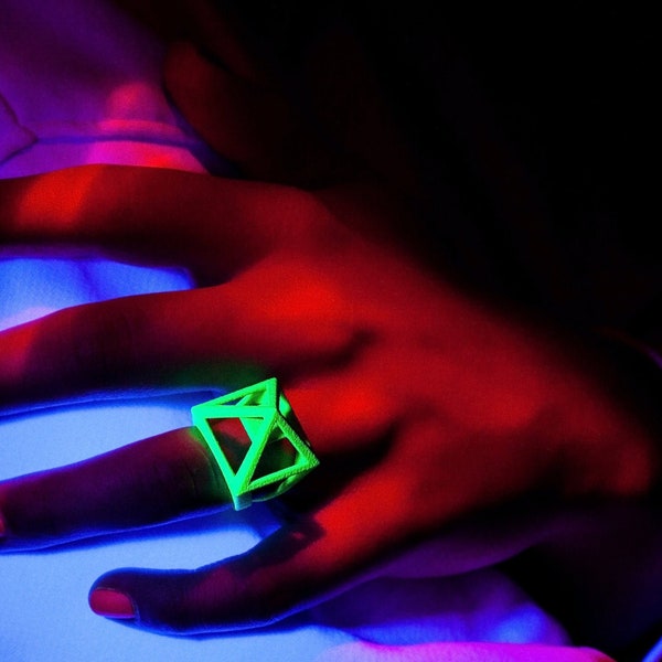 lindgrüner 3D gedruckter Ring, neon kawaii Schmuck, fluoreszierender Ring, Trance Schmuck, London Cyber Schmuck, säuregrüner PyramidenRing