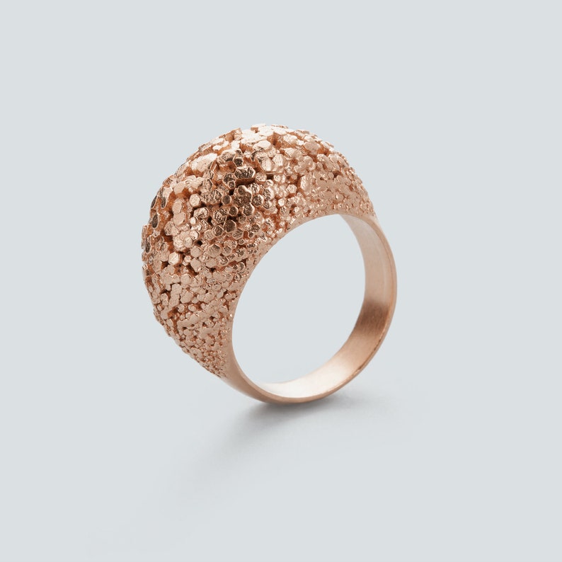 rosegold crystal ring, 3D printed jewelry, dragonscales ring, parametric design, geometric pattern jewelry, rose gold structured ring image 1