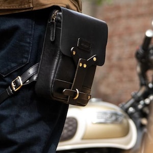 Sac de cuisse personnalisé en cuir pleine fleur avec bandoulière réglable, pochette de taille, pochette holster de hanche, pochette de moto par Trip Machine Company