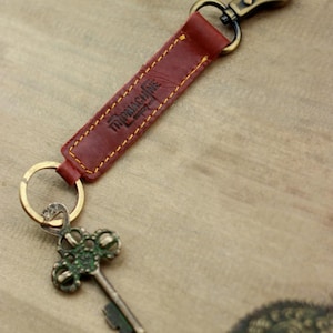 Full Grain Leather Classic Key Ring | Metal Keychain | Brass Keyring | Hand-Cut Keychain for Car, Bikes, Home & Office.