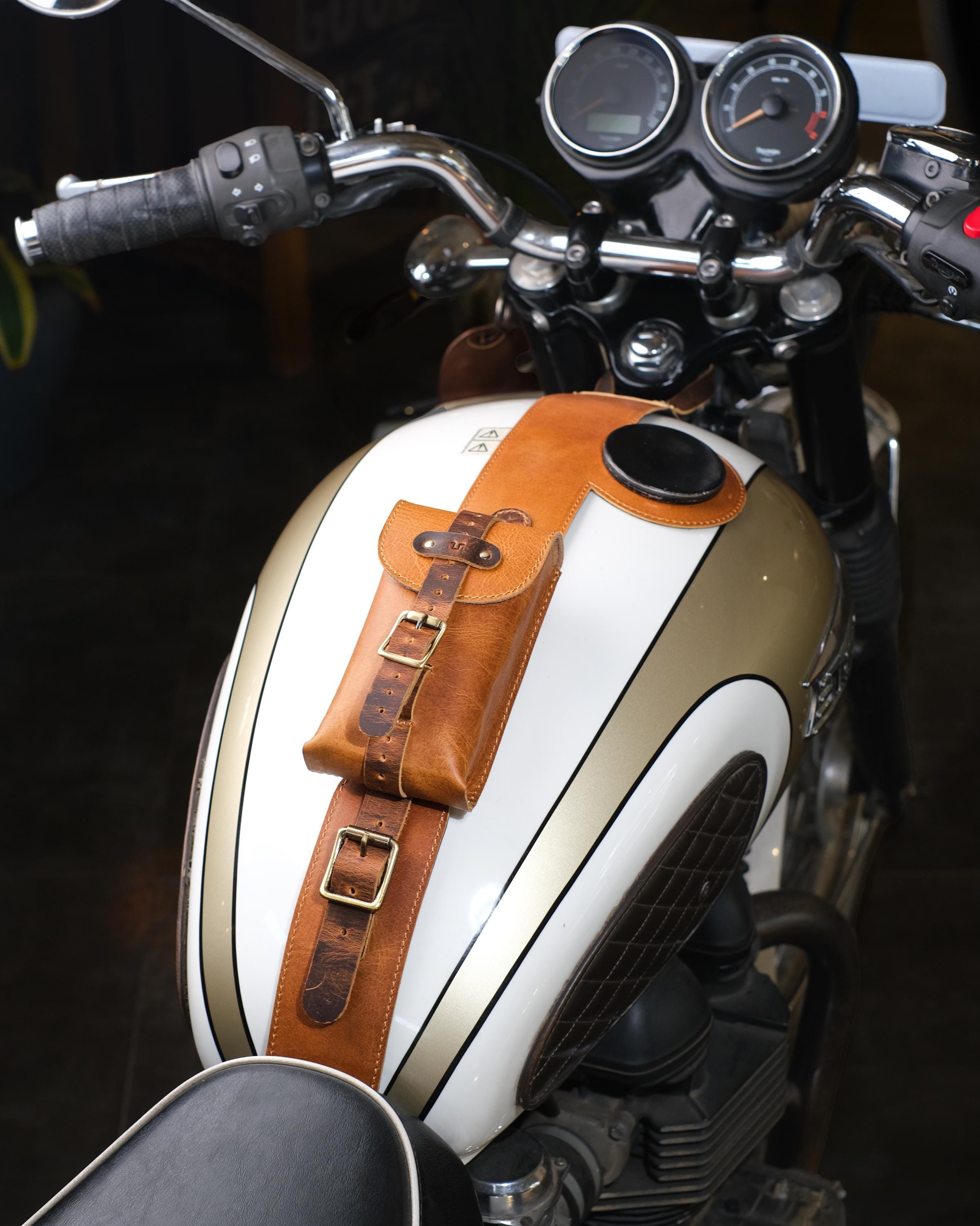 Triumph Bonneville, Spedmaster, Scrambler, Bobber - Genuine