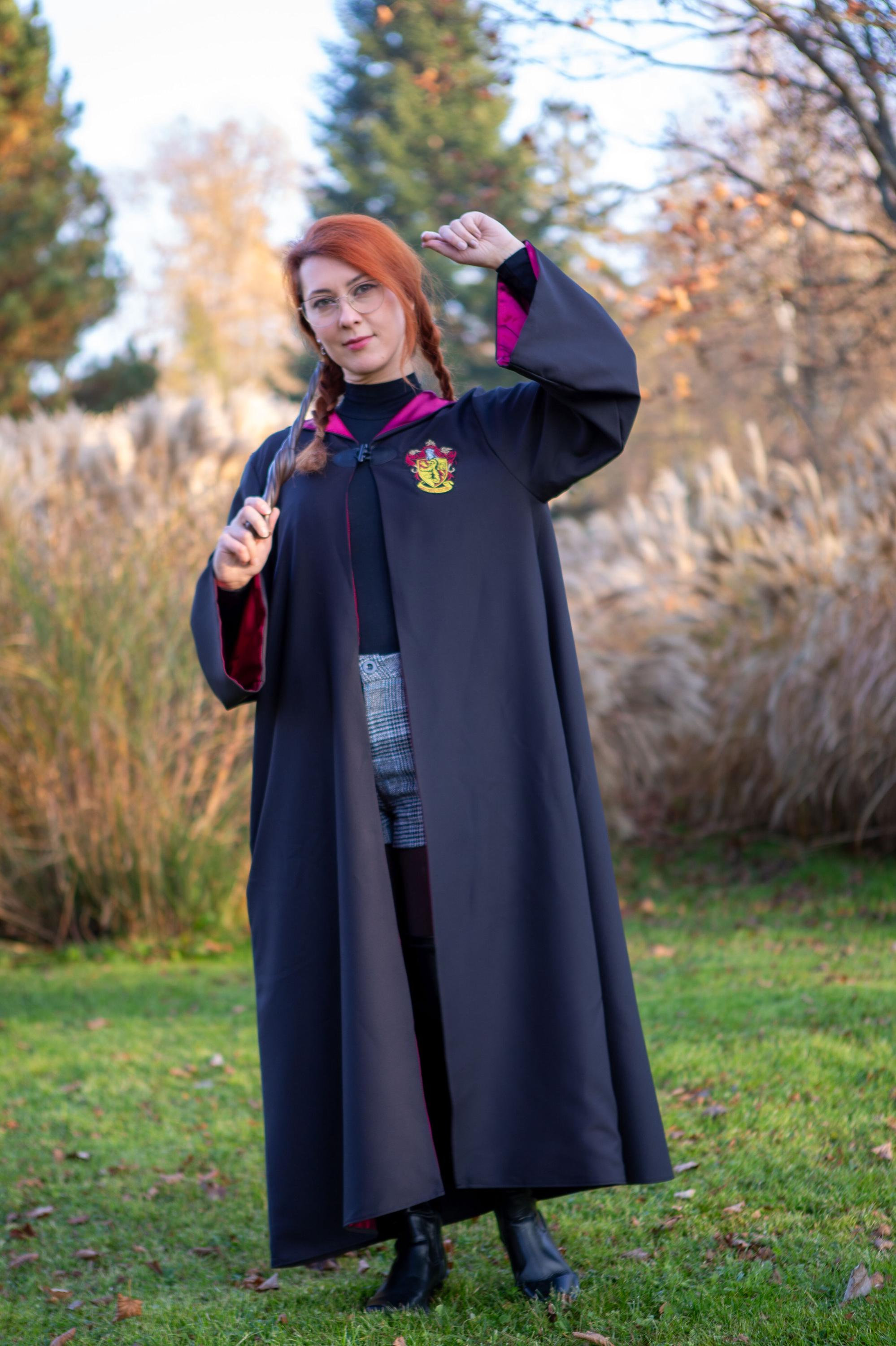 Wizard School Cosplay Robe with House Crest – Magic-Inspired Costume Cloak for Halloween, Cosplay, and Fans of the Wizarding World.