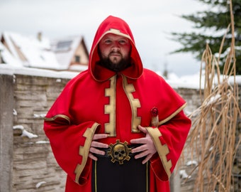 Tunica con cappuccio da prete cibernetico in stile grimdark – Costume industriale fantascientifico per cosplay e LARP.