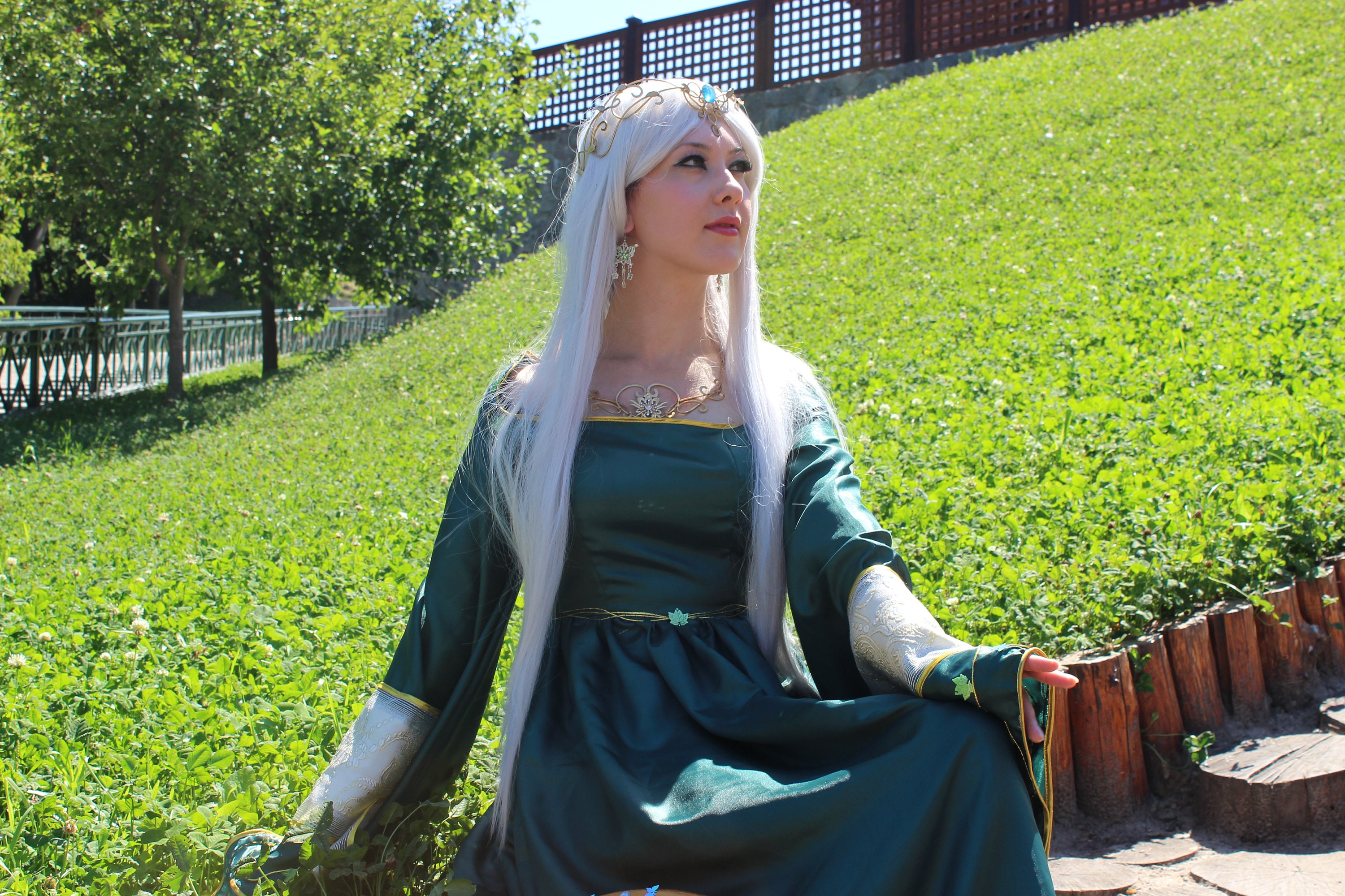Medieval Elf dress. Green and gold Elven dress. Romantic fantasy gown, LOTR-inspired. Fairy Party costume. Elf Crown Elven Tiara