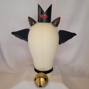 Op Cult of the Lamb geïnspireerde cosplay-accessoireset – lamshoorns met oren en kroon, choker met bel – 3D-geprint, op bestelling gemaakt.