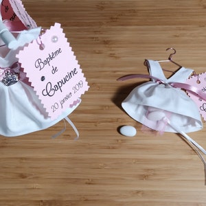 Contenant à dragées / bonbonnière baptême fille forme robe en tissu : Blanc, rose, et argent thème princesse, couronne *SUR COMMANDE*
