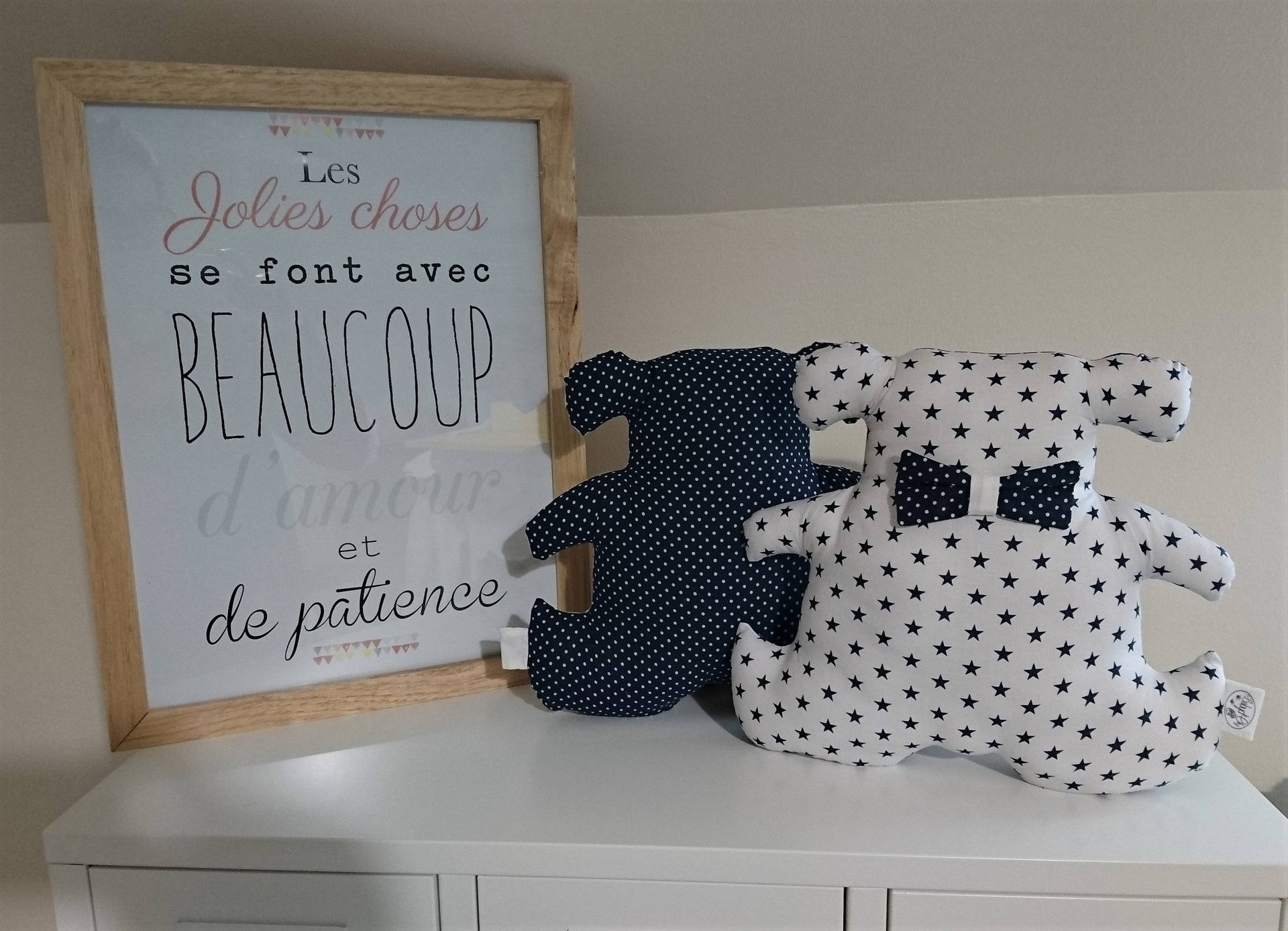 Coussin Enfant de Décoration Forme Ourson Bleu Nuit et Blanc