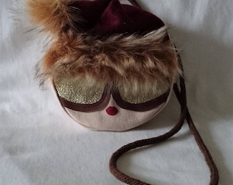 Bag / purse girl round face