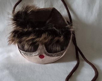 Bag / purse girl round face