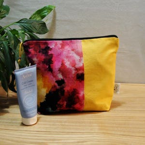 Trousse de toilette bébé/adulte jaune et motif marbré rose, noir, blanc
