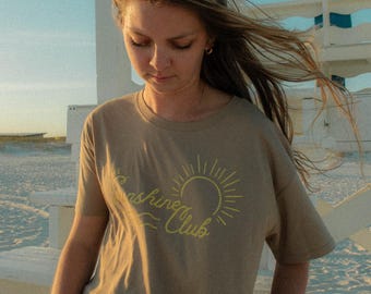 The Sunshine Club | Women's Crop Tee