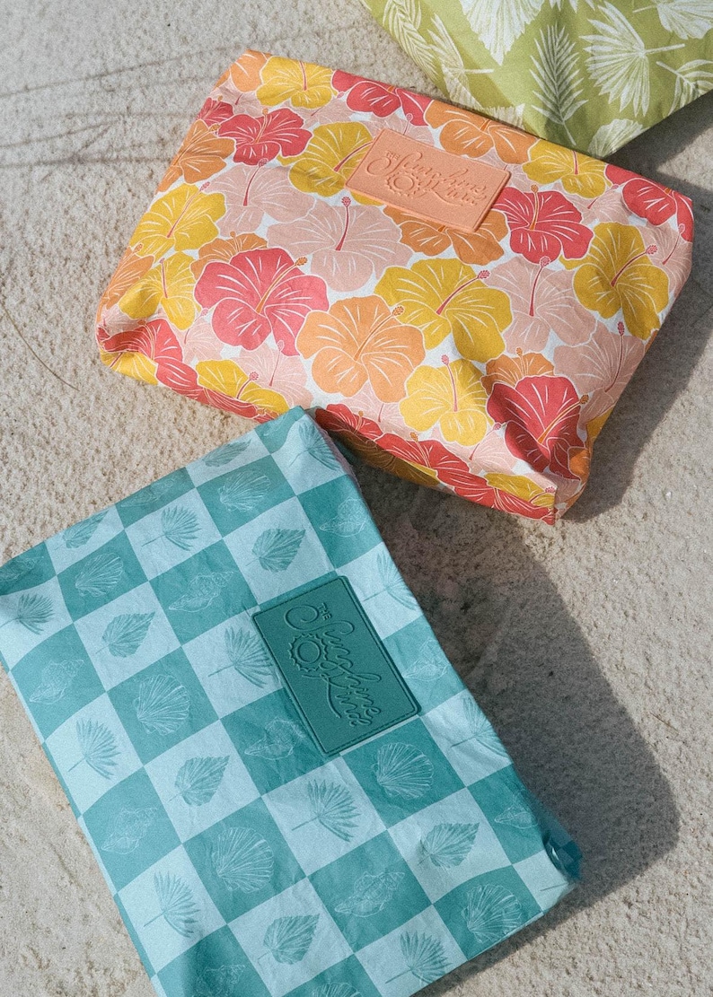 Hibiscus Daydream Bikini Bag image 6