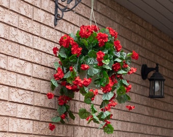 Panier de fleurs artificielles de géranium