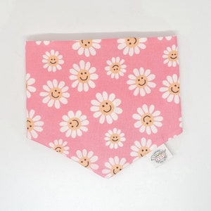 Daisy Smiley Gesicht Hundehalstuch, über dem Kragen Bandana, Retro Hundehalstuch, Sommer Hundehalstuch, Smiley Hundehalstuch, rosa Hunde Bandana