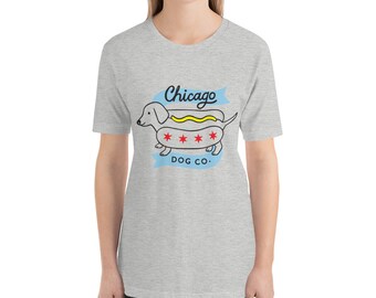 Camiseta unisex de manga corta con estampado de perrito caliente de Chicago Dog Co.