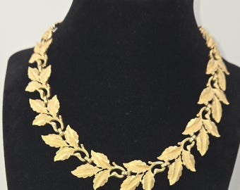 Vintage Trifari Brushed Gold Leaf Choker Necklace: 1950s-60s