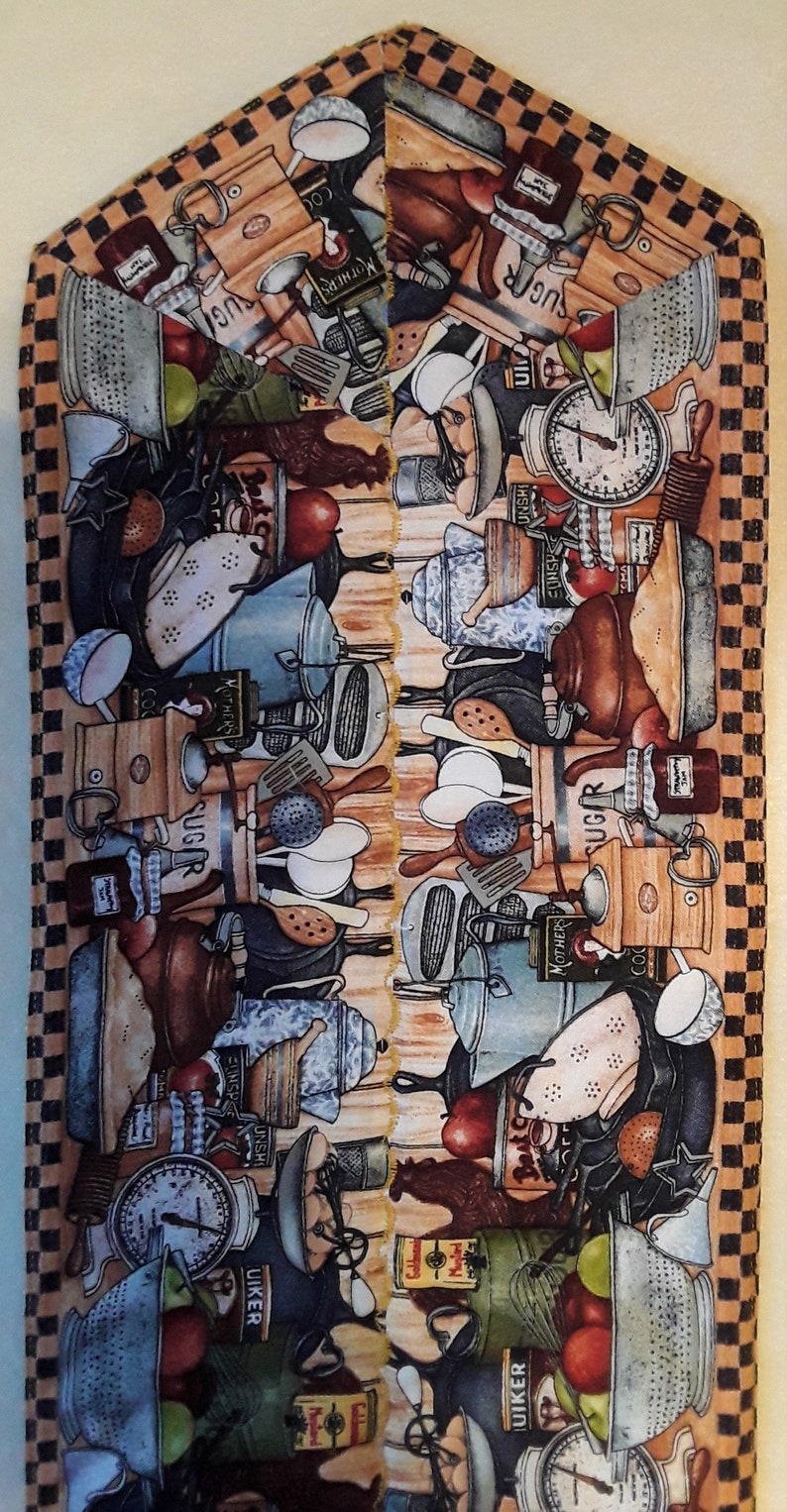 Kitchen Gadget Table Runner
